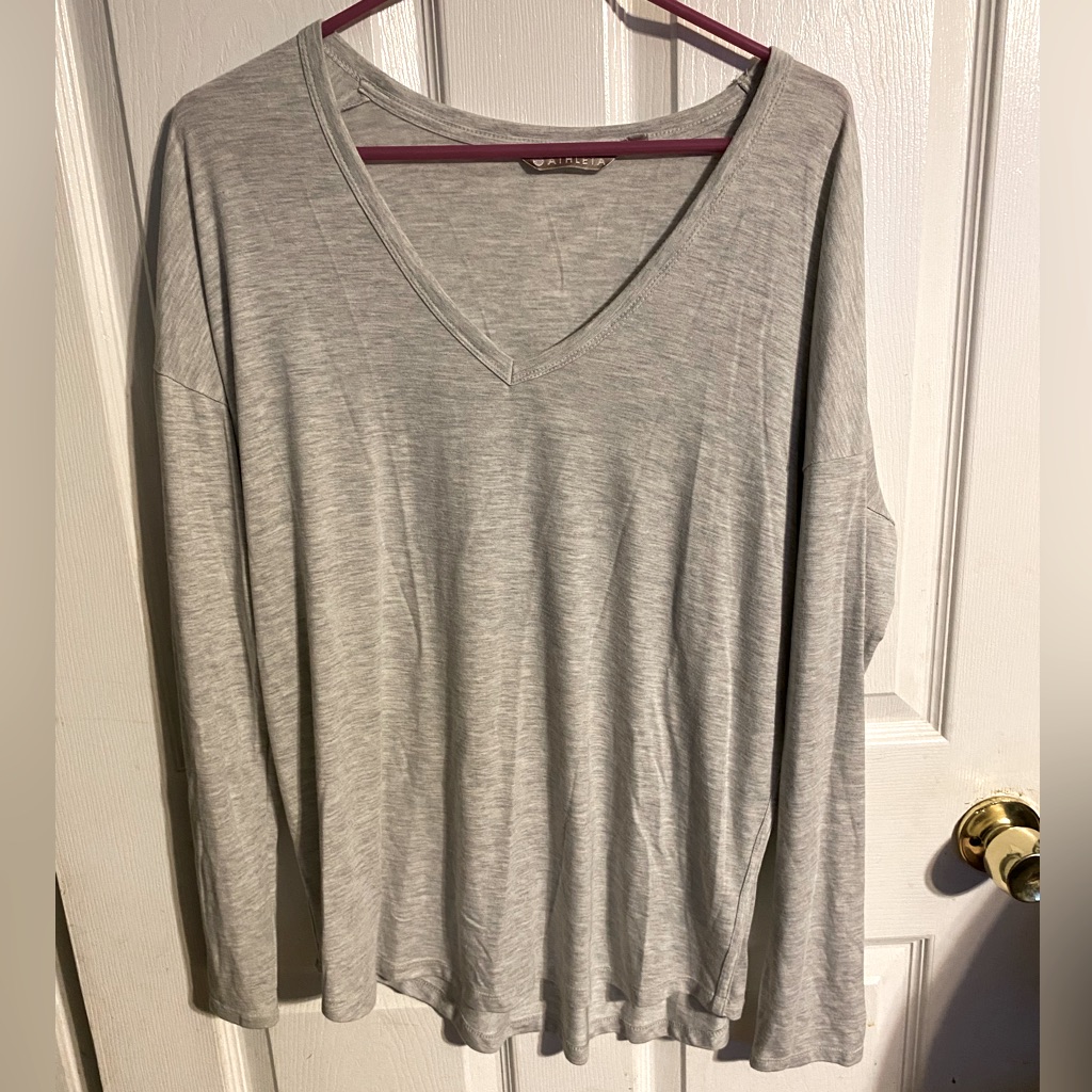 Athleta Gray V-Neck Long Sleeve Shirt. Euc Sz M In Ladies. A Must Have
